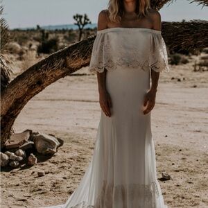 Elegant Off-Shoulder White Lace Dress
